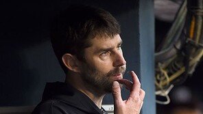 감독실 찾은 KT 니퍼트 “팀에 보탬 못돼 죄송해”