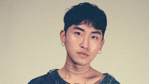 이번엔 가수 문문…2년 전 화장실 몰카로 아웃!