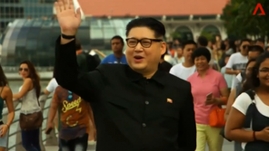 “트럼프, 난 벌써 도착했네”…싱가포르에 등장한 ‘가짜’ 김정은