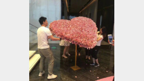 여자친구 생일에 ‘하트 돈다발’ 선물…5600만원 어치 지폐로?