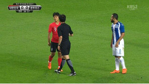 이승우, A매치 데뷔전서 신경전…기죽지 않는 모습