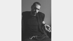  메트로시티, 18FW&19SS 패션쇼서 헥터 카스트로와의 협업 작품 공개