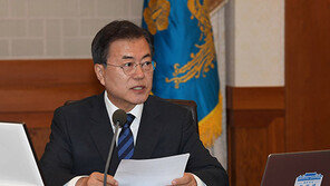 문재인 대통령 “노동시간 단축 단계적 적용, 사회 충분히 감당할 수 있을 것”