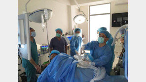 “걸으면 터질듯한 다리통증… 척추관 협착증, 내시경으로 해결”