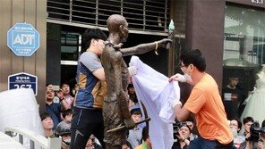 부산 日총영사관 인근 ‘노동자상’ 20분 만에 강제철거