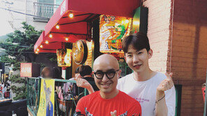 [전문]조권, ‘홍석천 투샷’ 악플에 일침 “내가 당신 삶에 피해라도 줬나?”