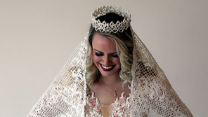 ‘우아함 가득’ 순백의 웨딩드레스, 두루마리 화장지로 만들었다고?