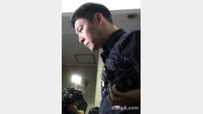 팬 앞에서 눈물 흘린 박유천 “툭 건드리면 무너지긴 하지만…”