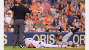 [포토] 송광민 ‘아웃 아닌가요?’