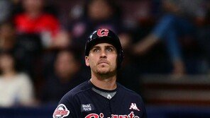 롯데, ‘번즈 교체 신중론’의 속사정