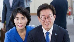 이재명 “김부선과 스캔들 의혹, 사실 무근…아내가 내 옆에 있다”