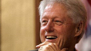 빌 클린턴 “대북 대화 국면의 ‘진짜 영웅’은 문재인 대통령”