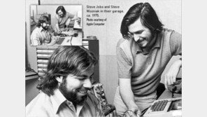 세계에서 단 8대만 남은 잡스의 첫 작품 '애플1' 경매에 나왔다