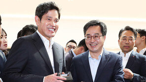 문재인 대통령 “기업 氣 살려야… 격려 필요한 곳 직접 가겠다”