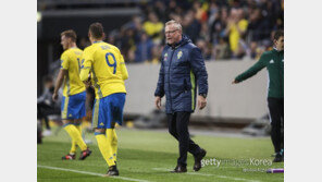 [여기는 스웨덴] 안방서 페루와 비긴 스웨덴 베테랑 라르손 “중요한 건 한국전”