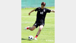 팽팽한 ‘11m 신경전’… 한국 PK 첫 골 나올까