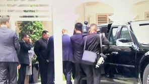 [북미정상회담]트럼프, 김정은에 ‘캐딜락 원’ 동승 제안? 車 자랑?