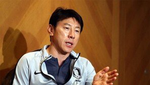 “어떻게든 스웨덴 깨려 몸부림치고 있다”… 오스트리아 전훈 마친 신태용 감독