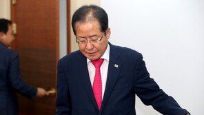 홍준표, 당 대표직 두번째 중도하차 불명예… 2011년엔 뭣 때문에?