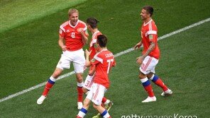 [월드컵] 러시아, 개막전 5-0 완승… 사우디 졸전