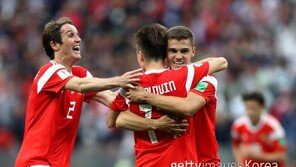 러시아, 월드컵 개막전서 A매치 데뷔골 2명 배출 신기록