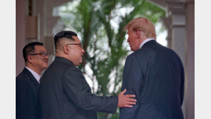 NYT칼럼 “독재자 김정은이 부러운 트럼프, 그의 진짜 적은 …”