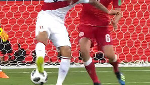 아깝다 ‘힐 킥’… 페루 게레로 진귀한 슛 빗나가