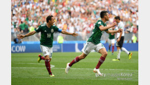 생각보다 더 강한 멕시코, 로사노 선제골로 독일에 전반 1-0 리드