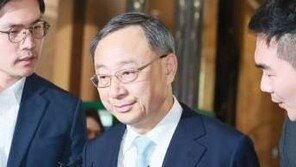 ‘상품권 깡’ 황창규 KT 회장 구속영장…‘미스터 반도체’ 최대 위기