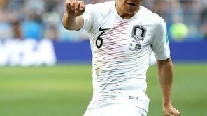 [한국 스웨덴] 박주호, 공중볼 경합 과정서 햄스트링 부상 ‘김민우와 교체’