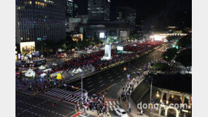 [동아포토]밤에 피는 붉은 악마 ＂대한민국~＂