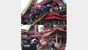 어머니 장례 치르다 상여에 깔려…아들까지 어이없는 참변