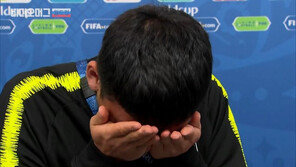 김민우, 스웨덴전 패배에 자책…얼굴 감싸고 ‘눈물 펑펑’