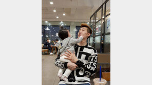 골키퍼 조현우, 사랑꾼 면모 자랑…꿀 떨어지는 일상