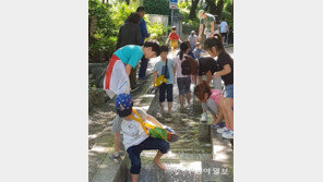 “시냇물서 물장구 재미있어요”