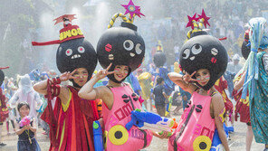 ‘밤밤맨’과 시원한 물총 싸움 한판!