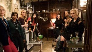 여성 앞세운 범죄-액션물 ‘오션스8’ ‘마녀’…흥행할까