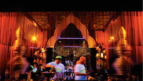 제이제이 마호니스, ‘30주년 파티’