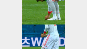 스페인 vs 이란, ‘새 줍는 피케’가 최고 명장면? 그라운드에서 뭔일이…