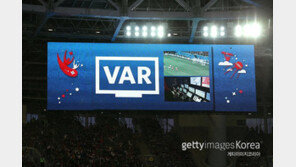 페페의 핸드볼이 기름 부은 ‘VAR 음모론’