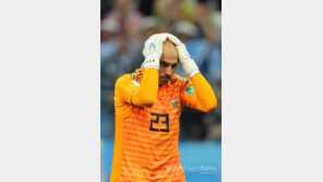 ‘치명적 실수’ 카바예로, 평점 4.8점…“택배크로스” vs “수비 잘못도”