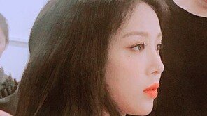 유빈, ‘뮤직뱅크’ 출격 대기 사진 공개…‘오똑한 콧날+날카로운 턱선’