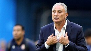 [월드컵] 브라질 감독, 결승골에 환호하다 햄스트링 부상 해프닝