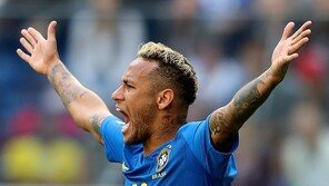 ‘악동 본색’ 못 숨기는 네이마르, 삼바 군단 고민거리로