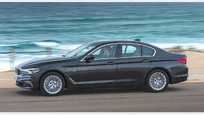 BMW 520i 럭셔리 모델, 크롬소재로 고급스러움 강조… ‘반자율주행 크루즈’ 탑재