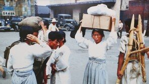 [청계천 옆 사진관]‘6·25전쟁 속 민초의 삶’ 사진으로 보니…