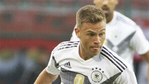 김민우 “전차군단의 측면진격 차단, 명 받았습니다”