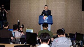 KBO 팬 속인 ‘선수장사’에 솜방망이