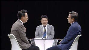 썰전 박형준 “정치 멀어지려 떠난다고?” 유시민 “액면 그대로 받아들여 줘” 