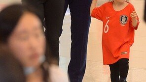 축구대표팀 입국장에 모습 드러낸 박주호 아내 시선 강탈